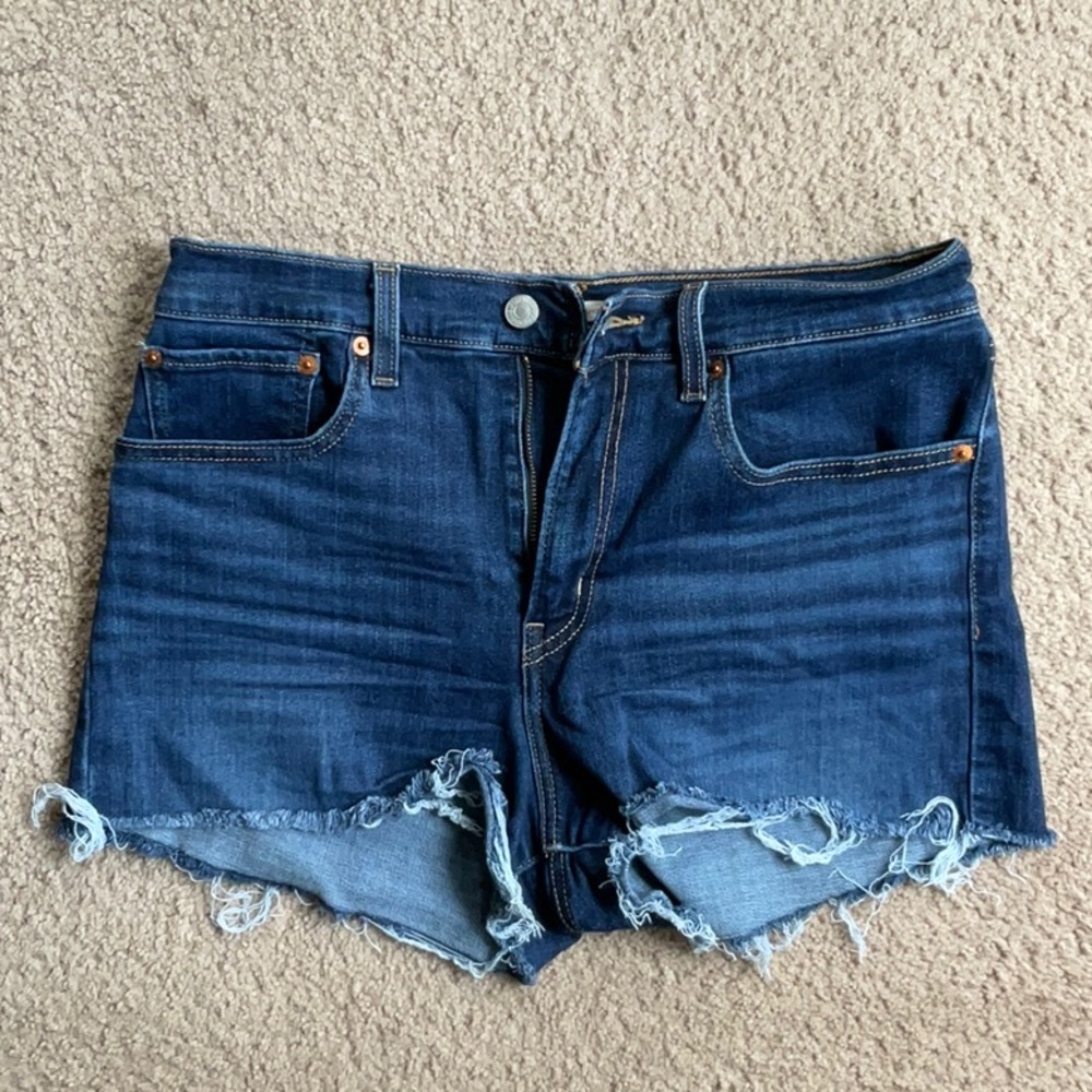 Levi stretchy jean shorts!